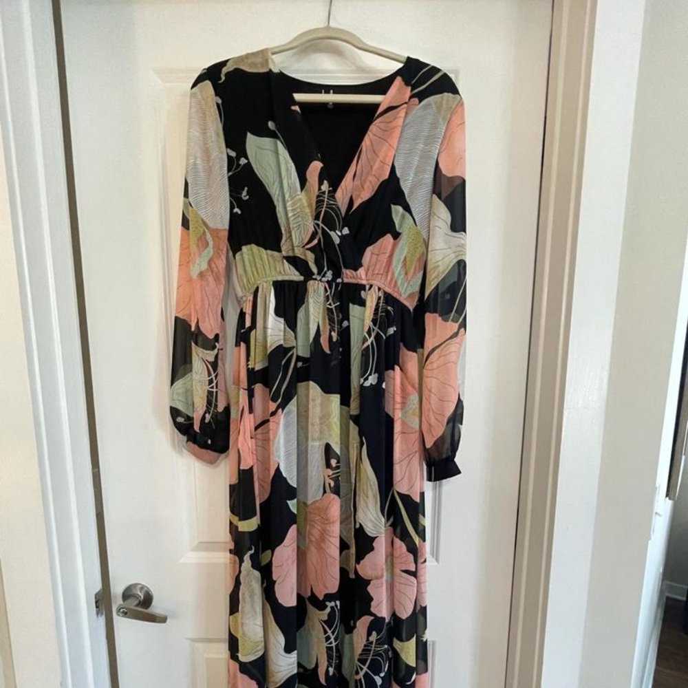 Lulu's maxi dress in size Medium.